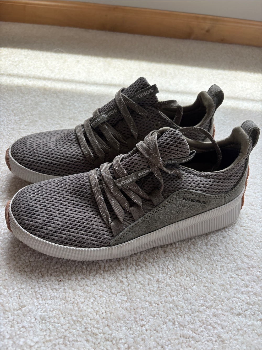 Sorel Gray/Green Mesh Out N About waterproof Athletic Sneakers